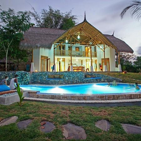 Hôtel Batu Bambu à Kuta  Extérieur photo