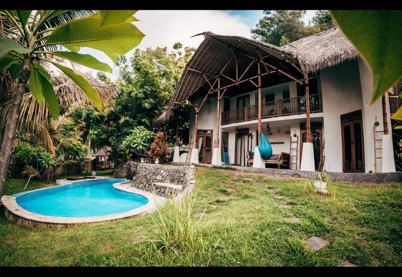 Hôtel Batu Bambu à Kuta  Extérieur photo