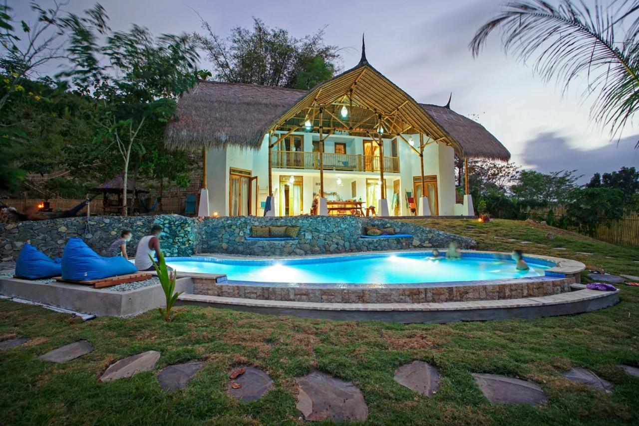 Hôtel Batu Bambu à Kuta  Extérieur photo