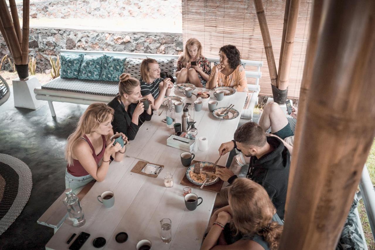 Hôtel Batu Bambu à Kuta  Extérieur photo